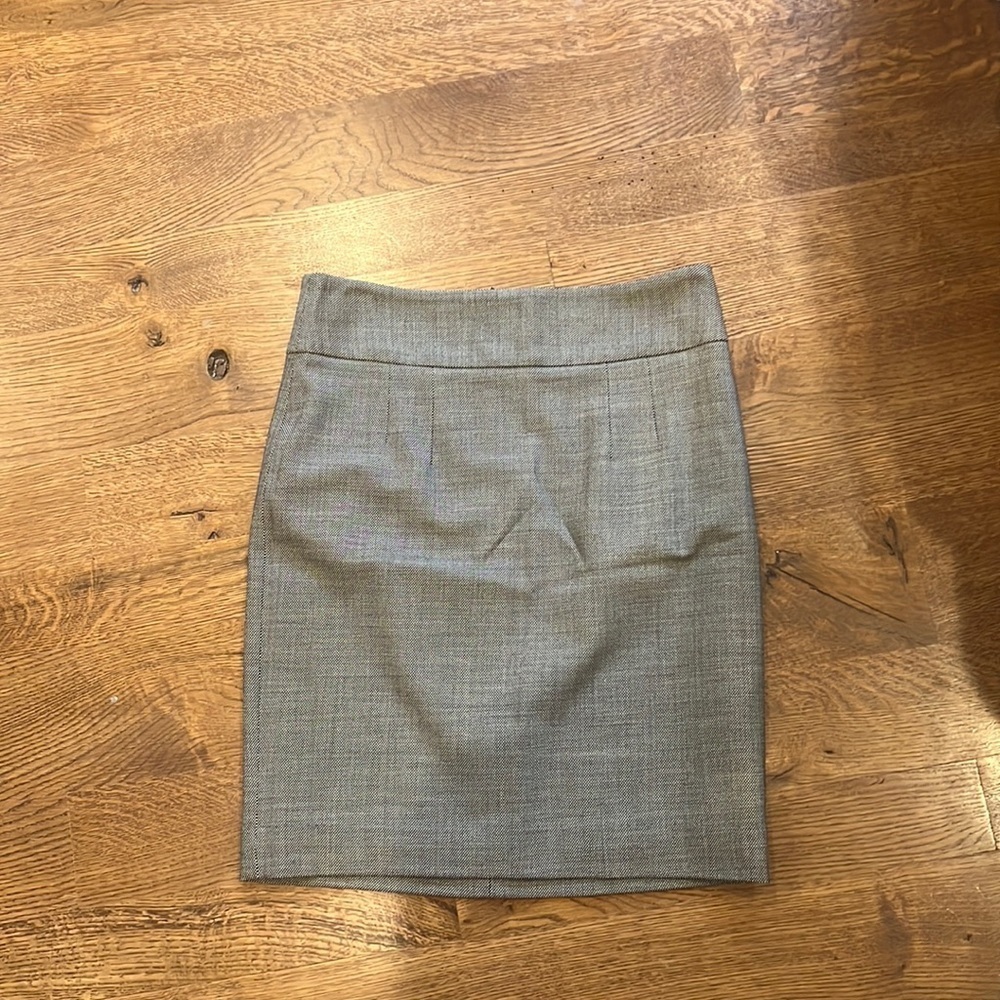 Banana Republic Women’s Black and White MIDI Skirt Size 8